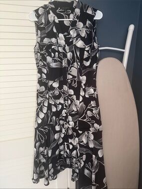 White House Black Market Black and White Floral Sheath Dress